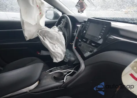 2023 Toyota Camry Le z USA, uszkodzony, nr VIN 4T1C11BK6PU106532